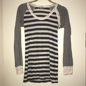 Splendid gray and white stripped long sleeve shirt